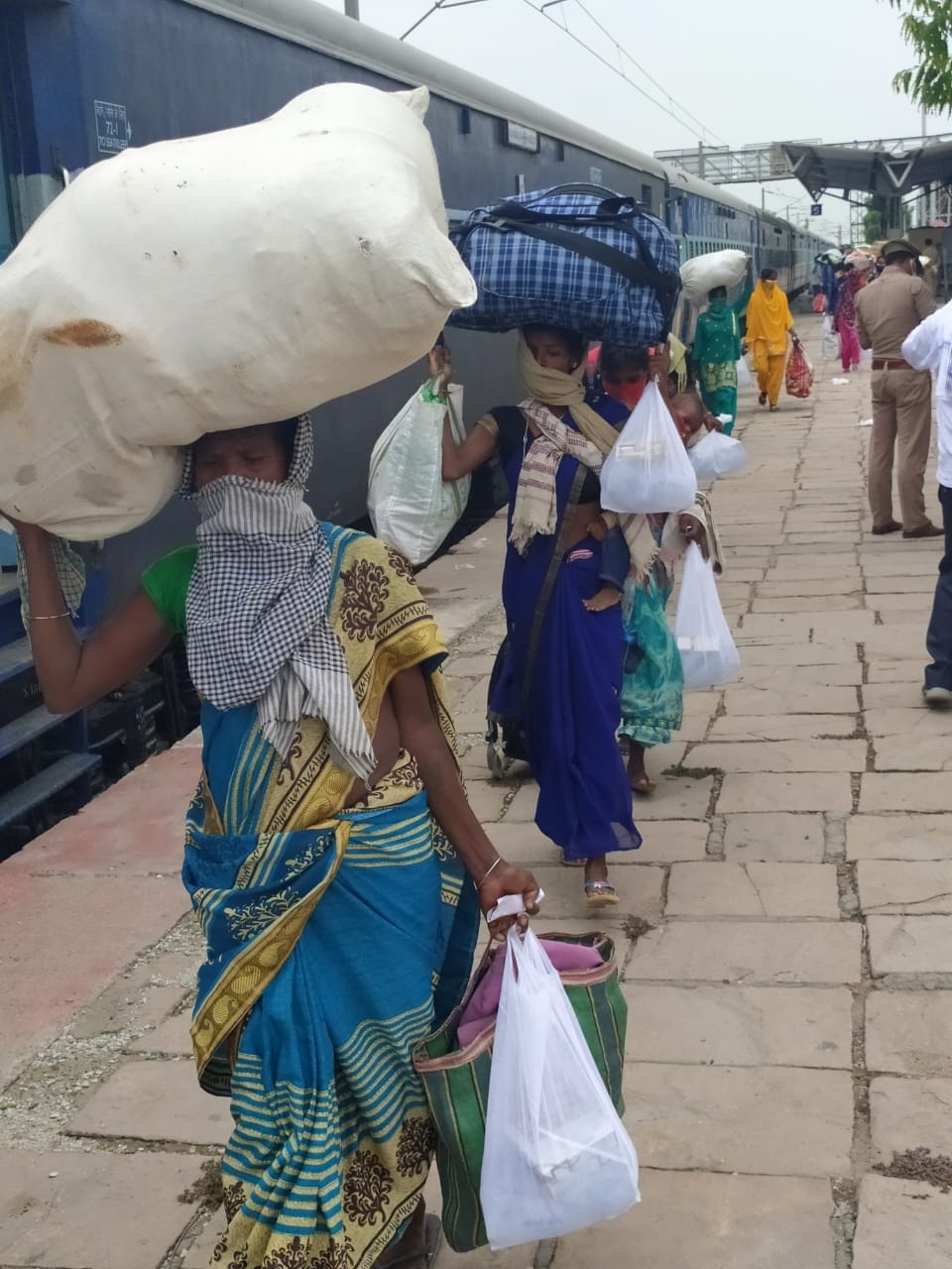 1574 brick workers left for Jharkhand