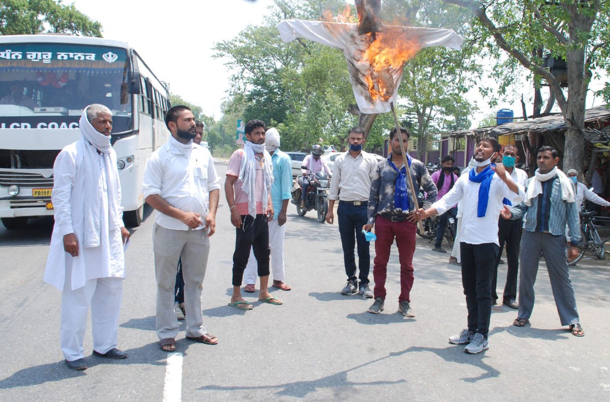 Bhim Army activists burnt effigy of China