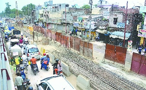 Chaupula Flyover: Two and a quarter crore and service road both missing