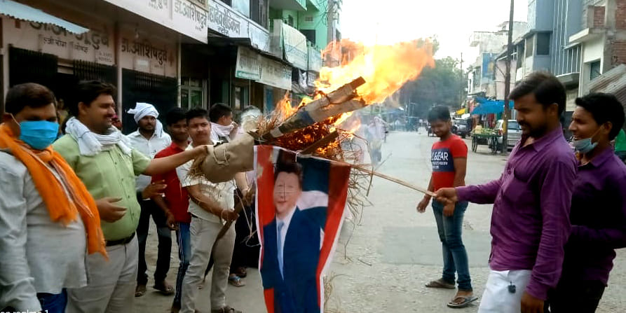 china ke khilaf gussa,putle jlaye gaye