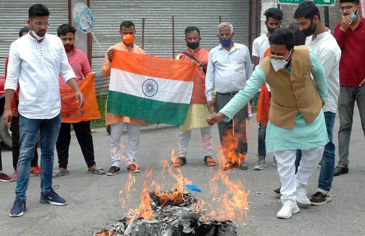 Boycott China Products News: uttarakhand public angry burn chines products