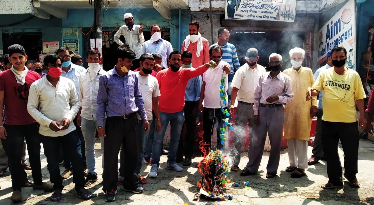 Boycott China Products News: uttarakhand public angry burn chines products