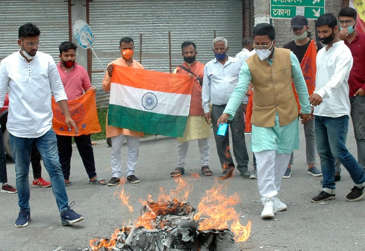 Boycott China Products News: uttarakhand public angry burn chines products