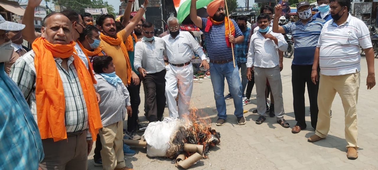 Boycott China Products News: uttarakhand public angry burn chines products
