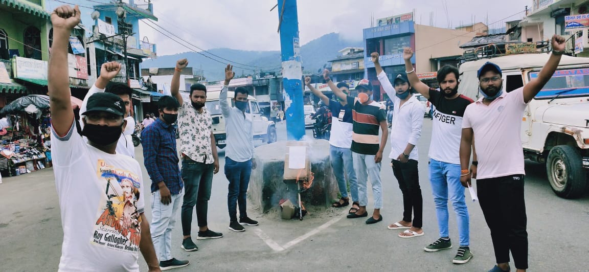 Boycott China Products News: uttarakhand public angry burn chines products