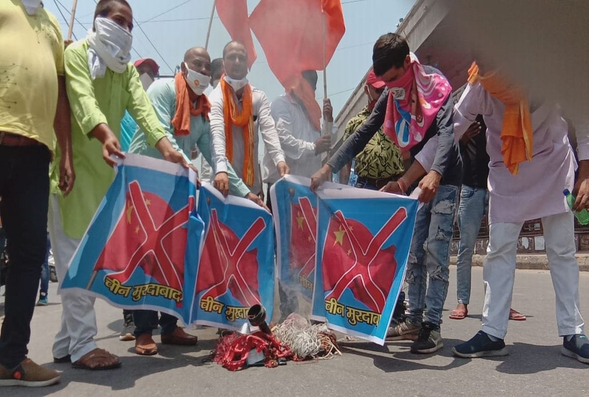 people burn Chinese goods in agra