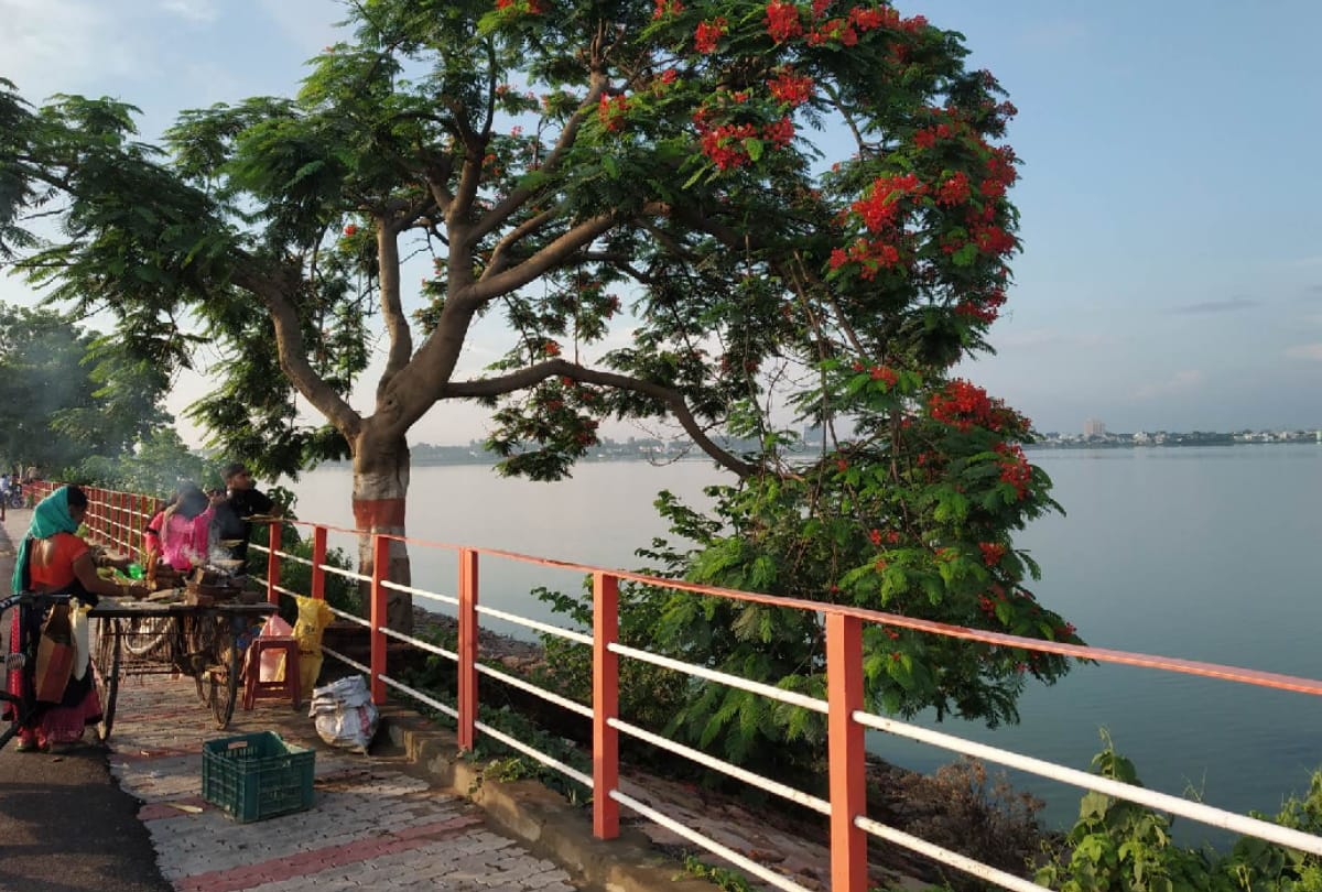Gorakhpur weather change after Cloud shadow weather forecast on light rain in UP