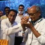 दिग्विजय सिंह का मुह मीठा कराते मप्र के पूर्व मुख्यमंत्री कमलनाथ