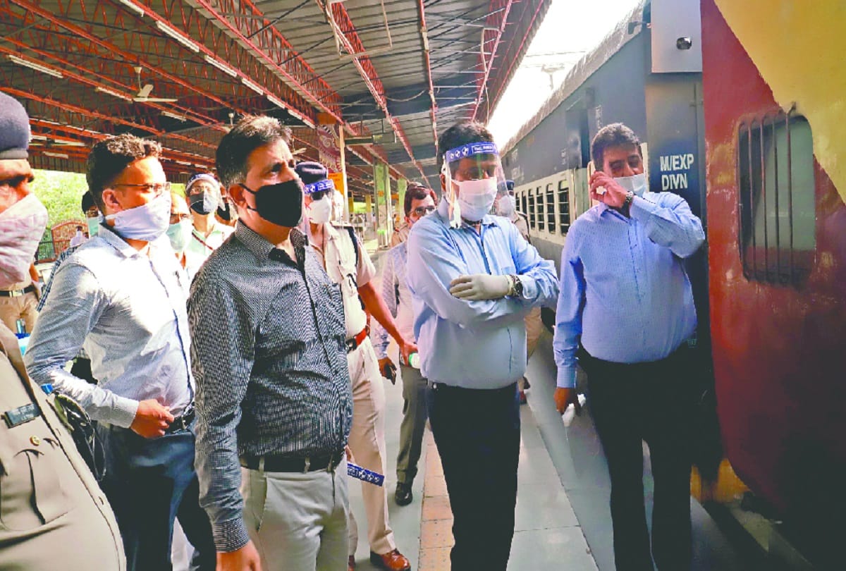 Arrangement of four thousand corona patients at Anand Vihar station