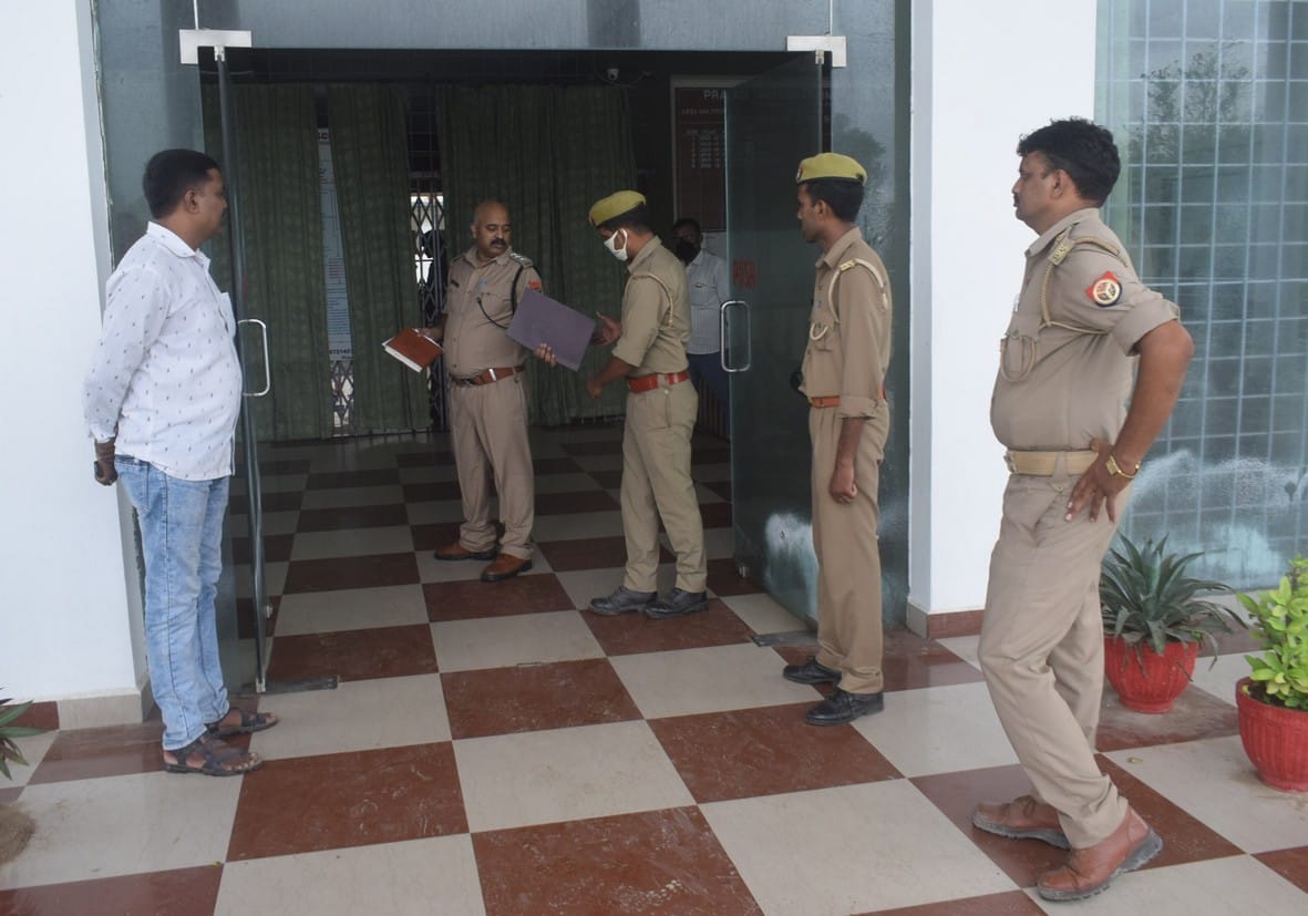 Two prisoners including the killer accused escaped from temporary jail