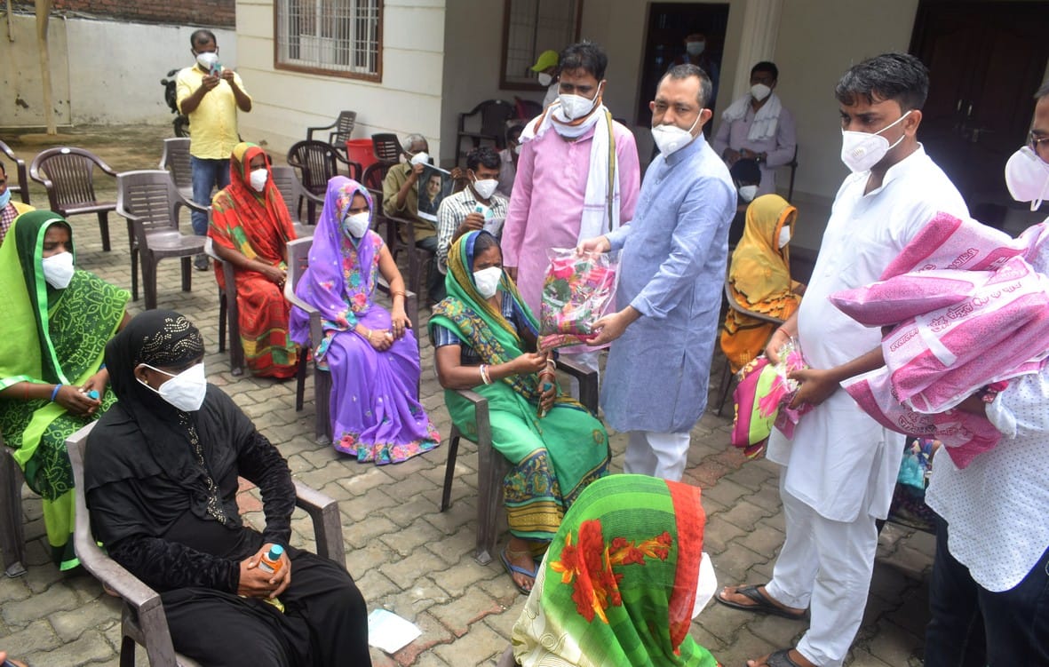 Mask sanitizer distributed on Rahul Gandhi's birthday