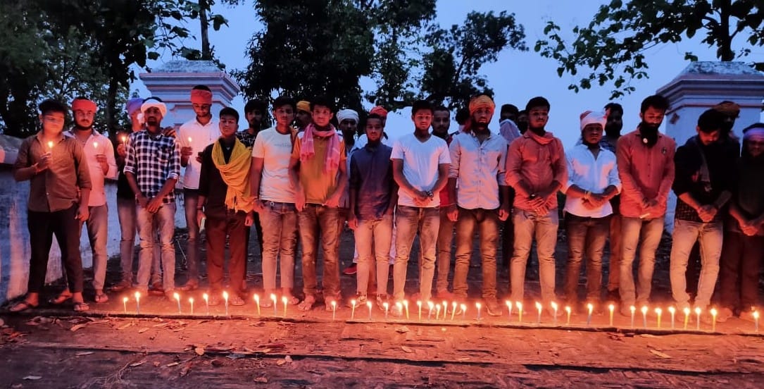 Worshiping martyrs by taking out candle march