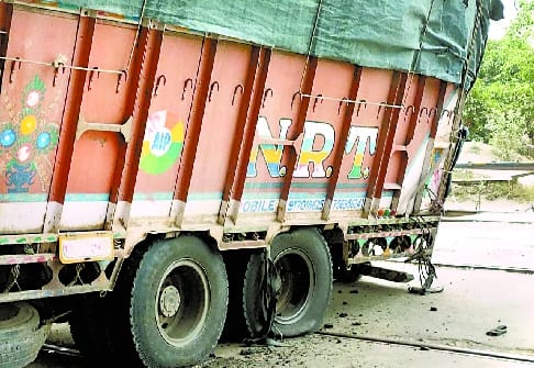 Half an hour due to the blockage of the railway track, soldiers are going to Ladakh trapped in Meeranpur Katra