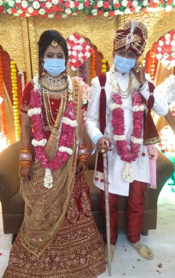 Hathras: The bride and groom's parents learned to follow social distance