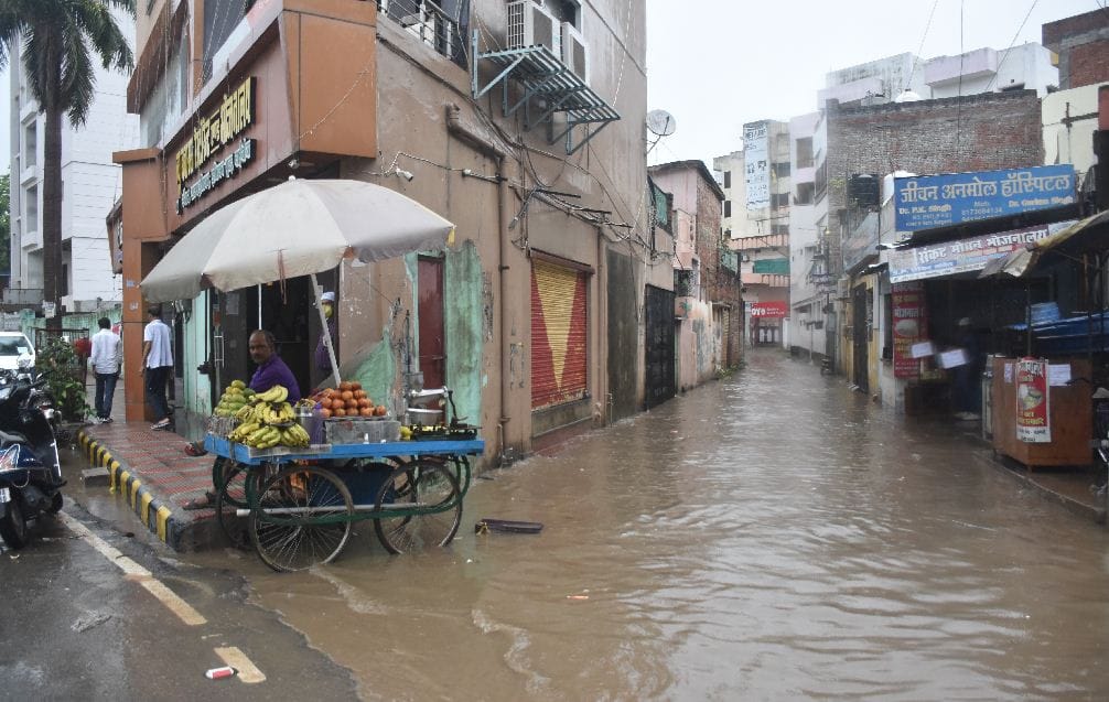 Despite spending five lakh rupees, there is no relief, the city becomes pound in rain