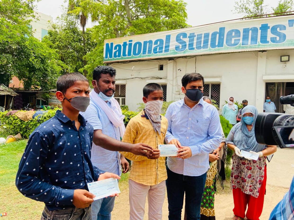 NSUI gave Corona justice kit to victims on Rahul Gandhi's birthday