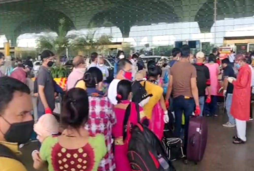 Unlock-1 in Uttarakhand: Kauthig foundation Booked Flight for uttarakhand 184 Migrants Stuck in mumbai and pune