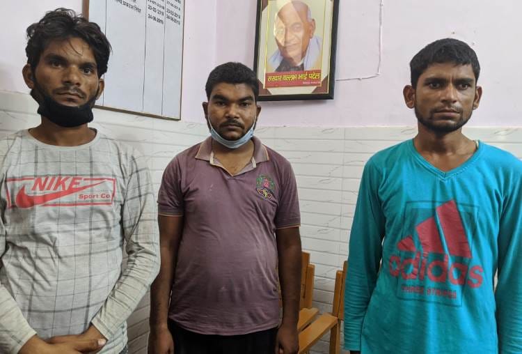 used to do vulgar calls to 1090 , arrested with two others companion