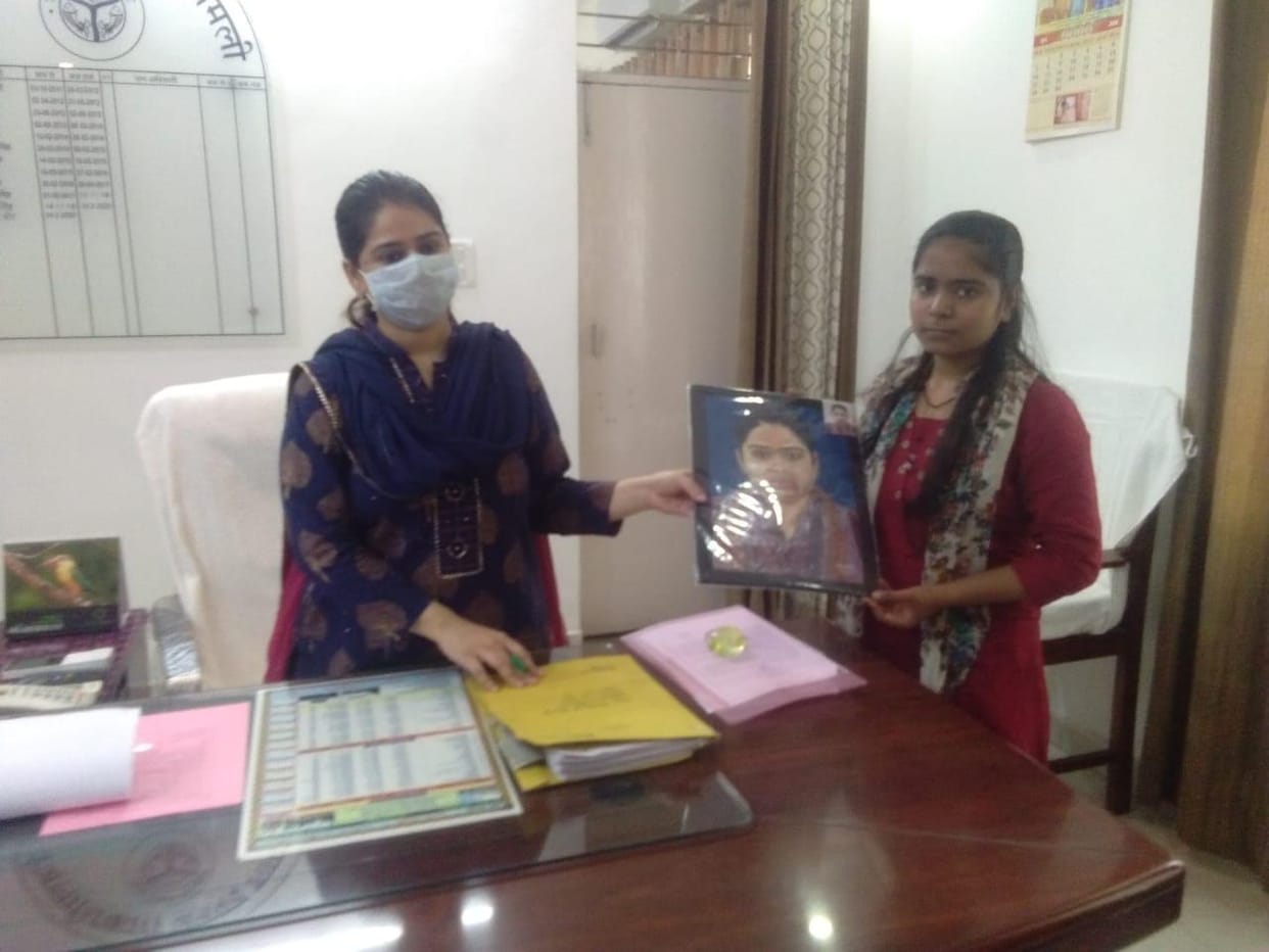 The student presented a picture to the DM