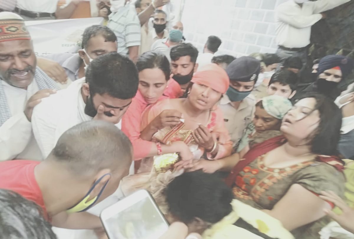 mortail remains of the martyr Ankush reached home, the younger brother in unconscious, every eye moist