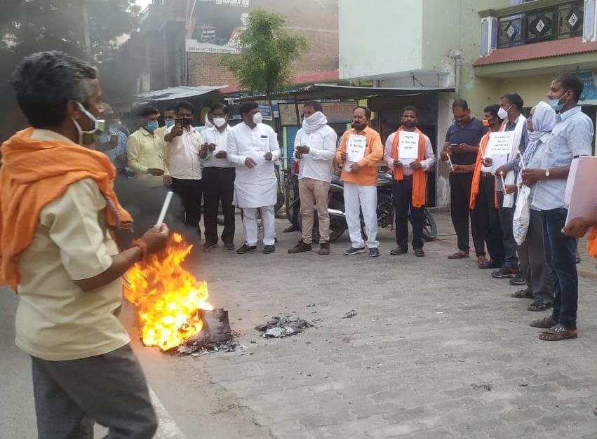 bjp workers nad bussiness man blew the mannequine