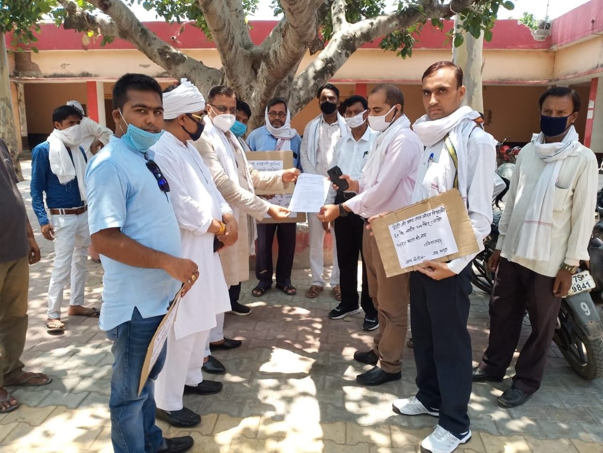 Hathras: Congress submits memorandum to tehsil and submits memorandum to SDM