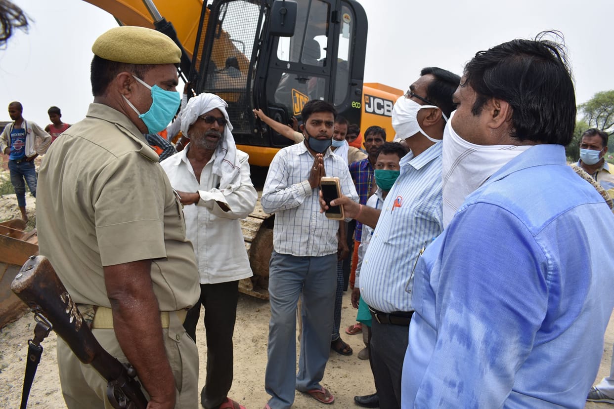 man punished workers went to clean mainhole