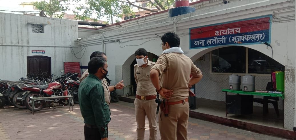 98 thousand rupees robbed from finance employee