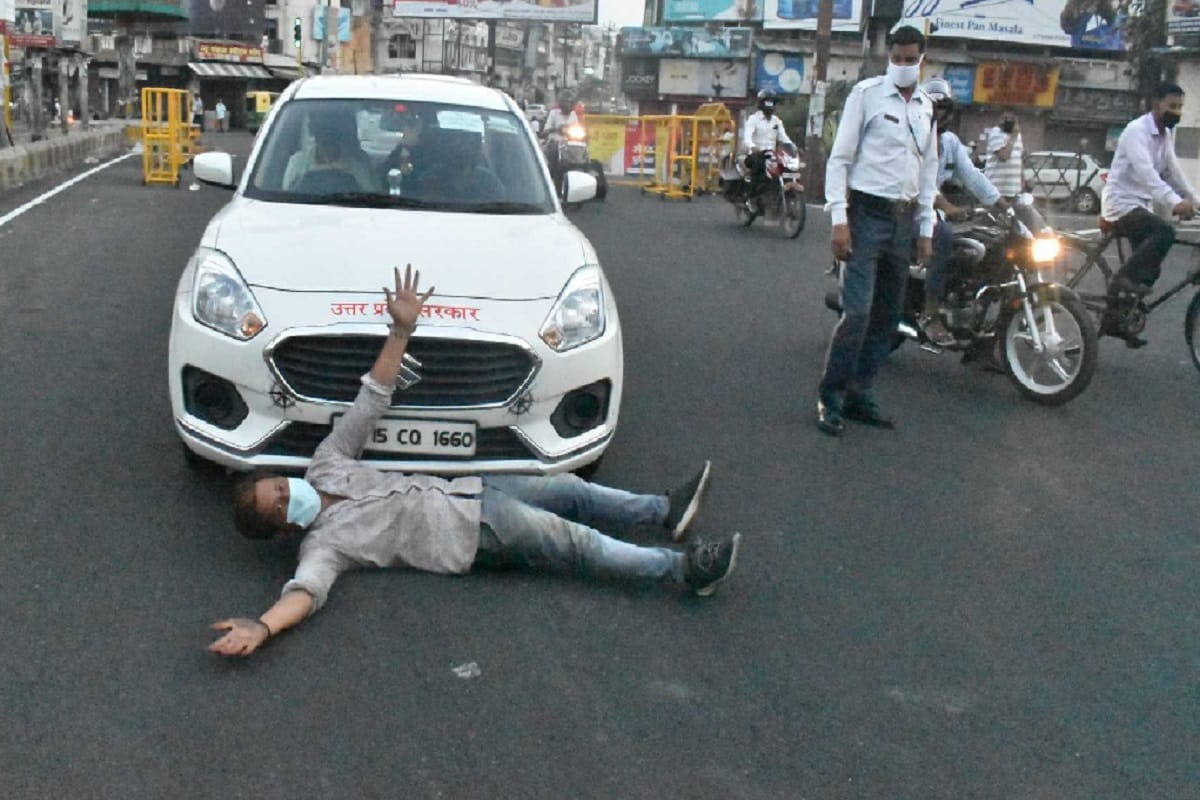 Meerut News: A young man jumped in front of the car and said that I am Corona positive in Meerut