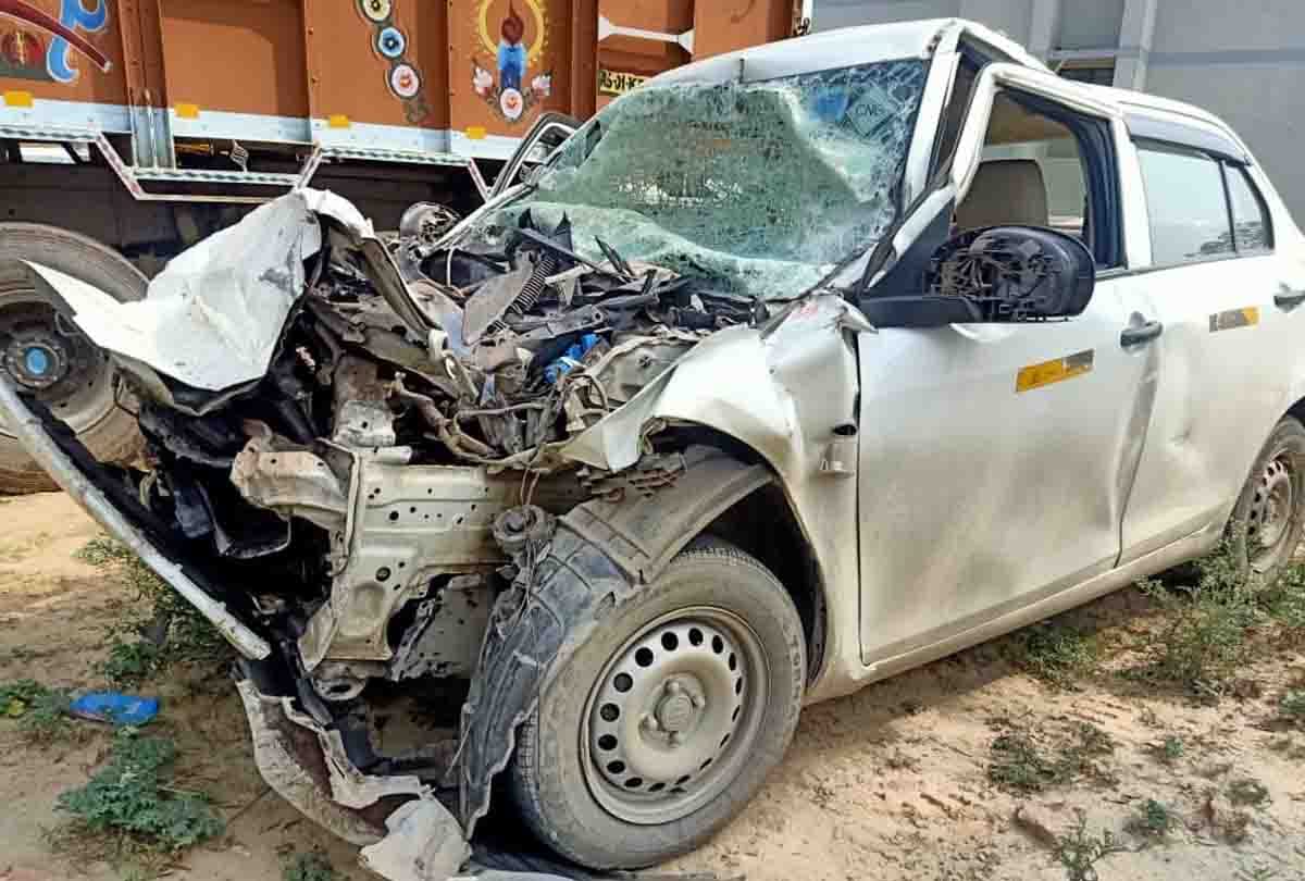 UP: In Unnao, a high speed car collided with a truck in the back, the driver died on the spot