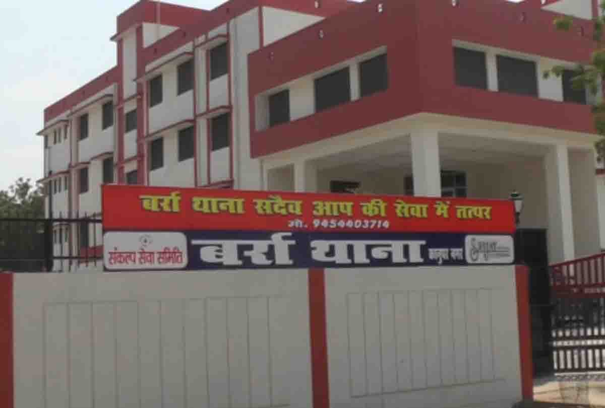 UP: daroga made two girls hostage