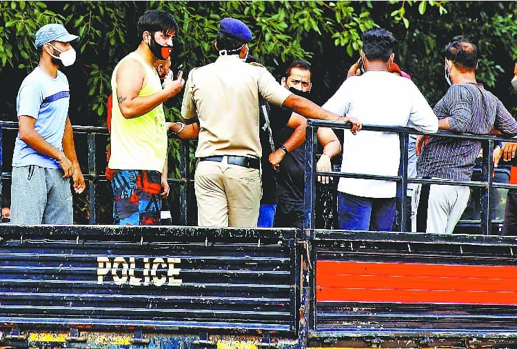 70 people detained without a mask on Sukhna Lake, many VIPs included