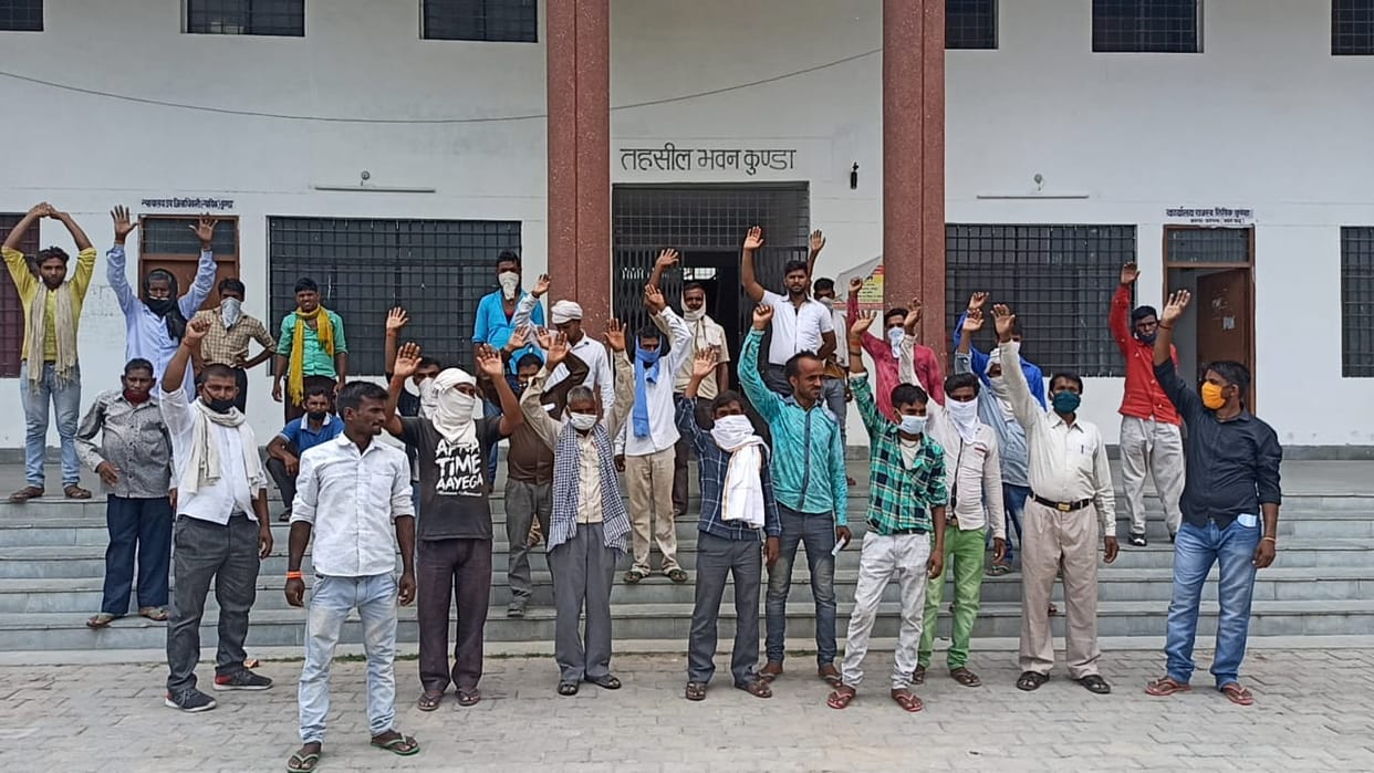 Migrant laborers furious after seeing name of people living in village in list of beneficiaries