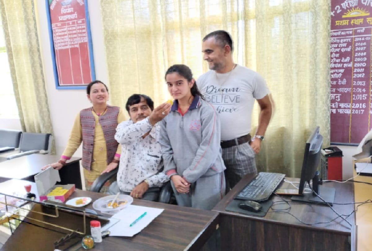 Principal boosted Courage of daughters who were toppers in 12th standard, will give one lakh each