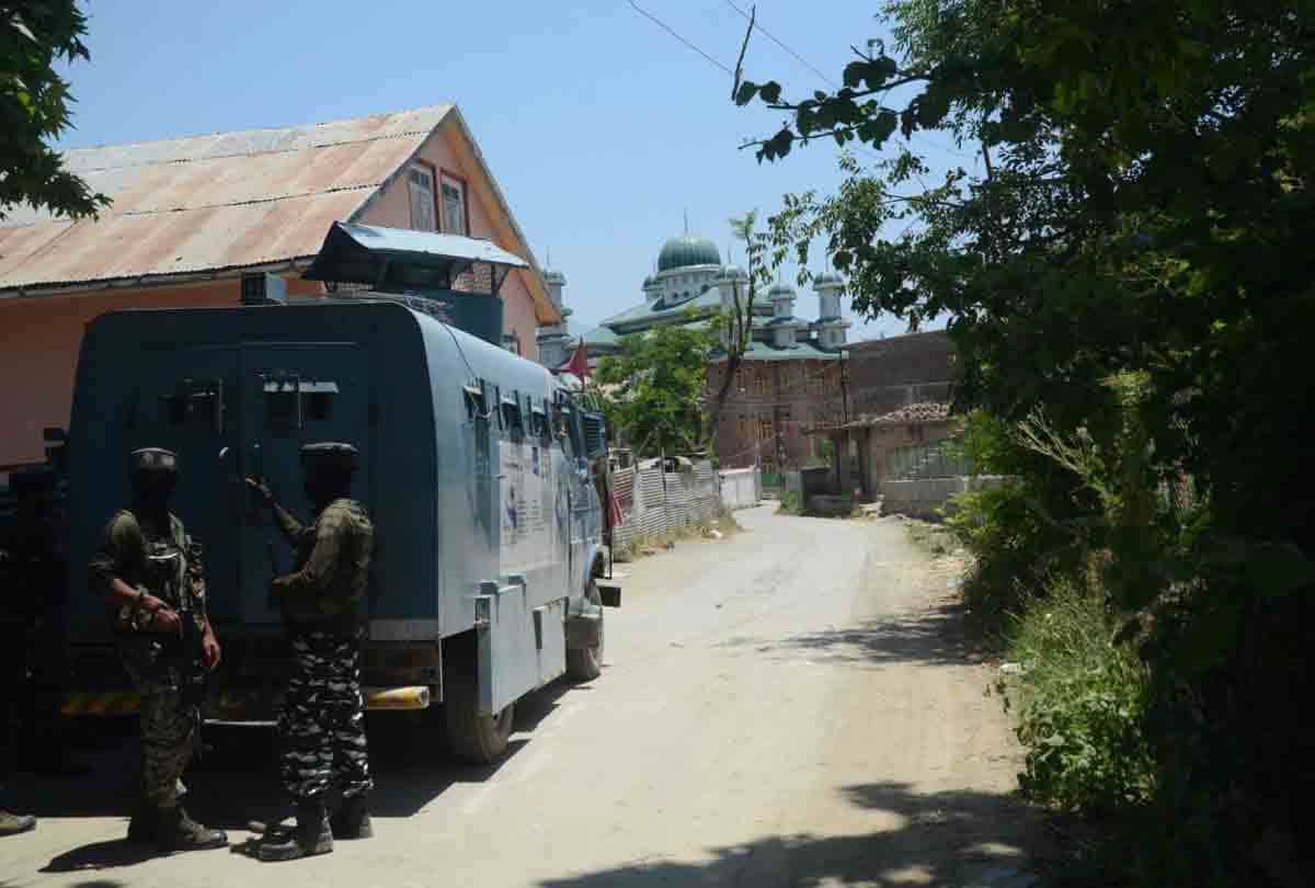 shopian Encounter Awantipora Encounter, Two terrorists killed in Avantipora and three in Shopian