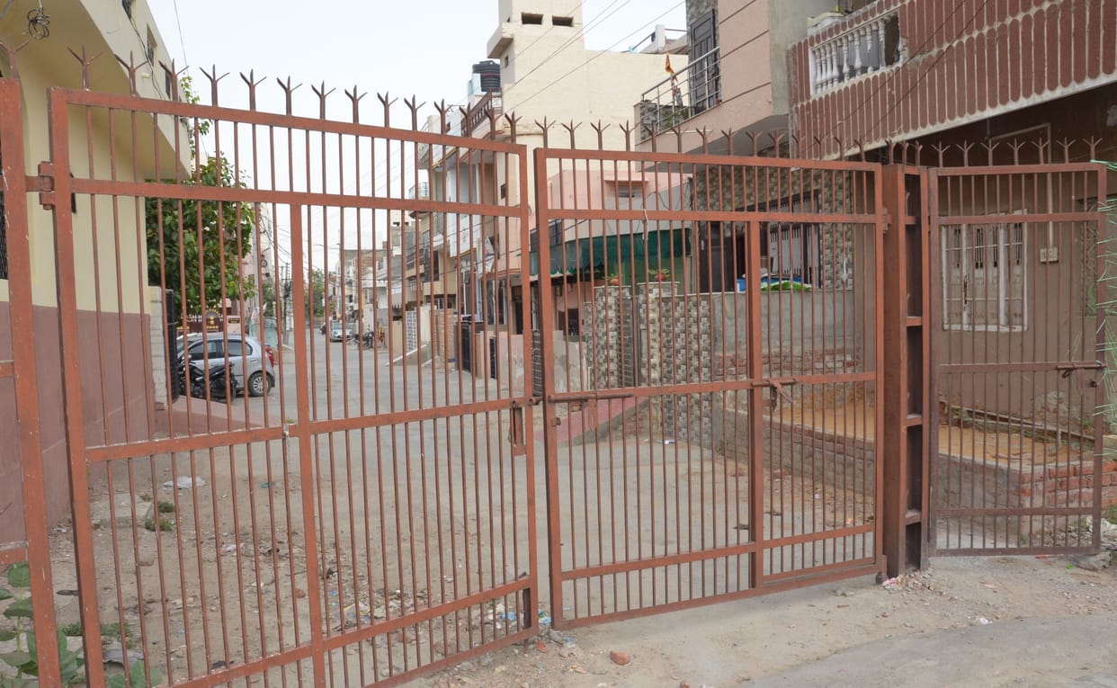 Halu bajar, krishna colony and old housing board area containment zone declare.
