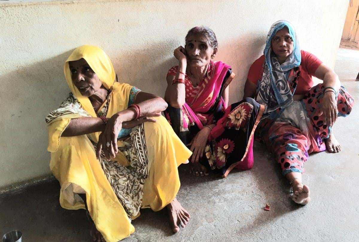 Husband and wife hanged in kanpur