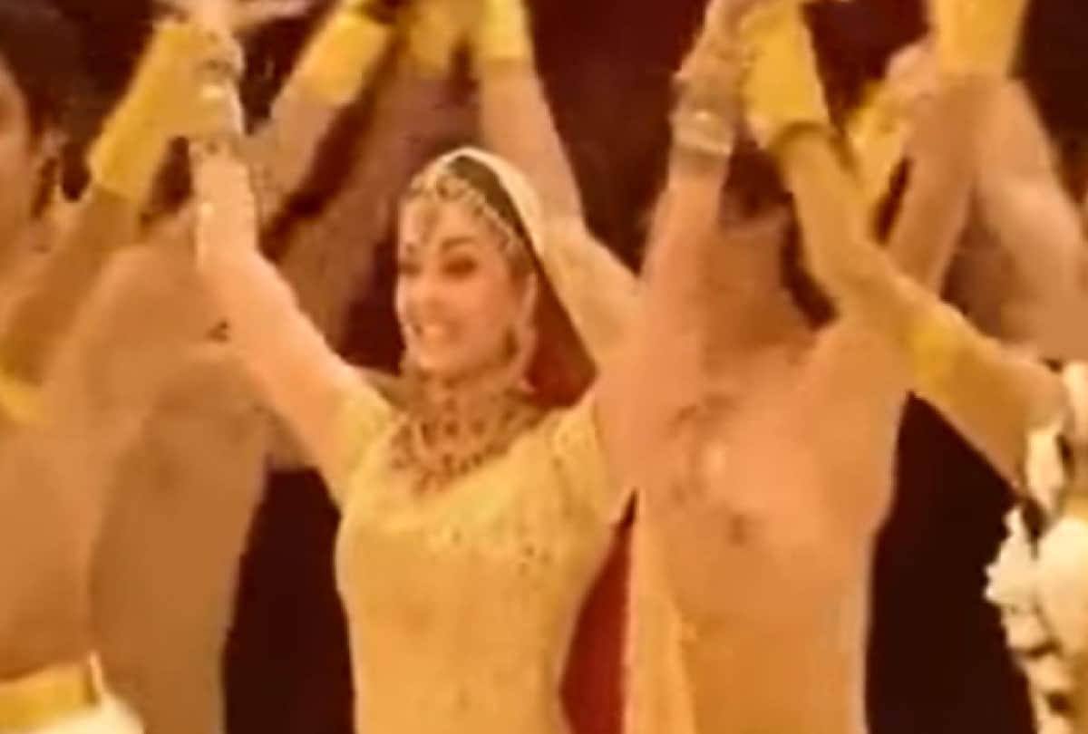 Sushant singh rajput as a background dancer with aishwarya rai in australia