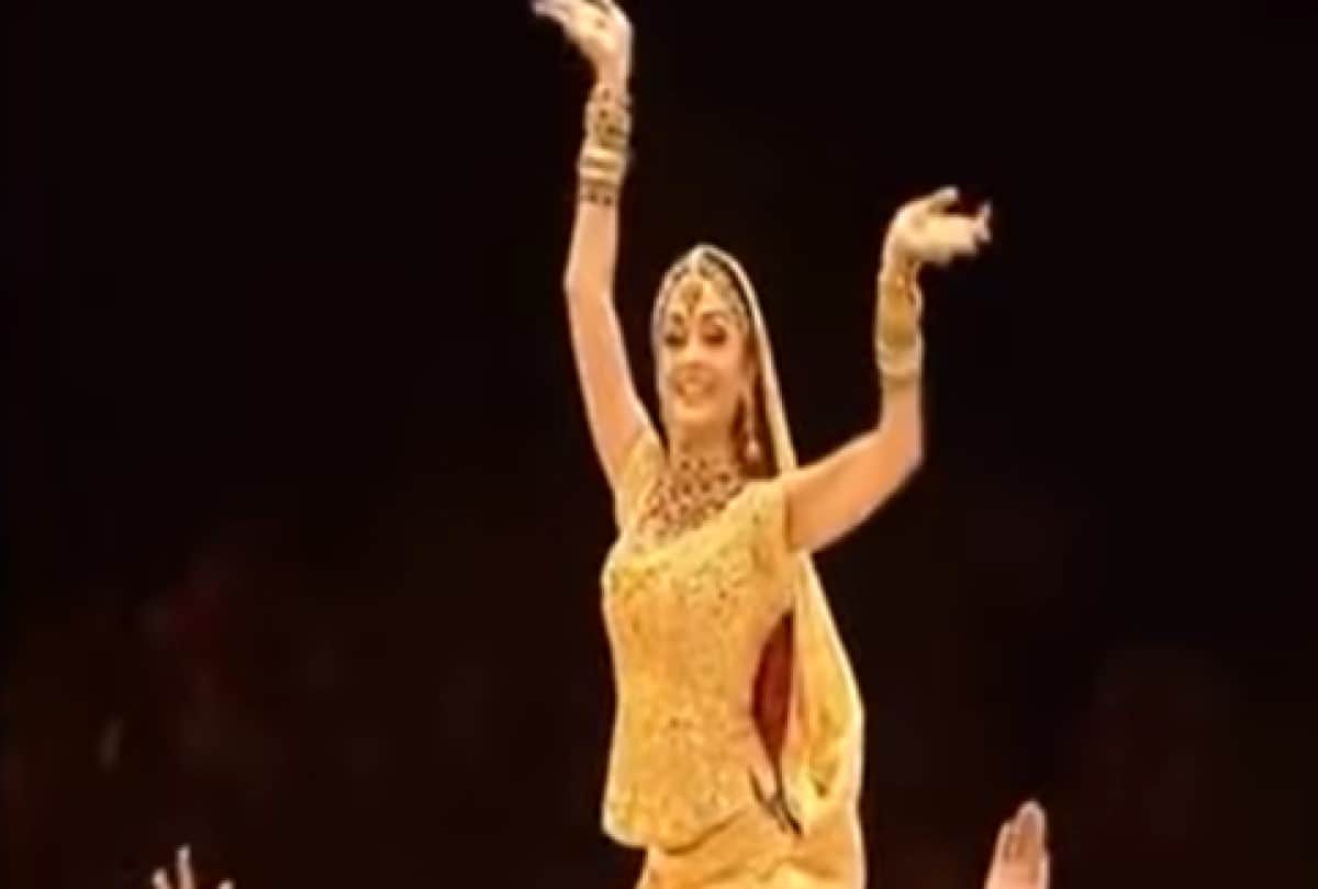 Sushant singh rajput as a background dancer with aishwarya rai in australia