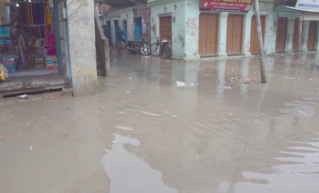 Water pours into shops due to rain