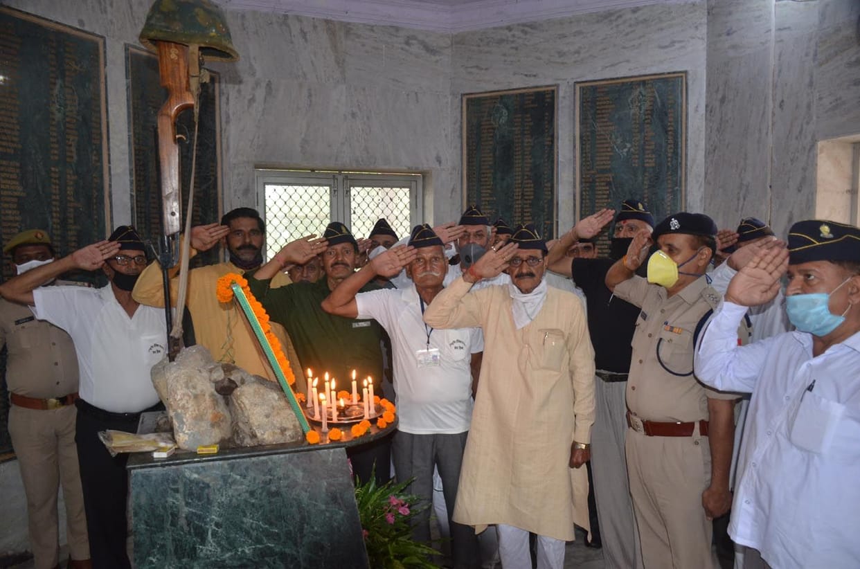 Tributes paid to the martyred soldiers in Morena