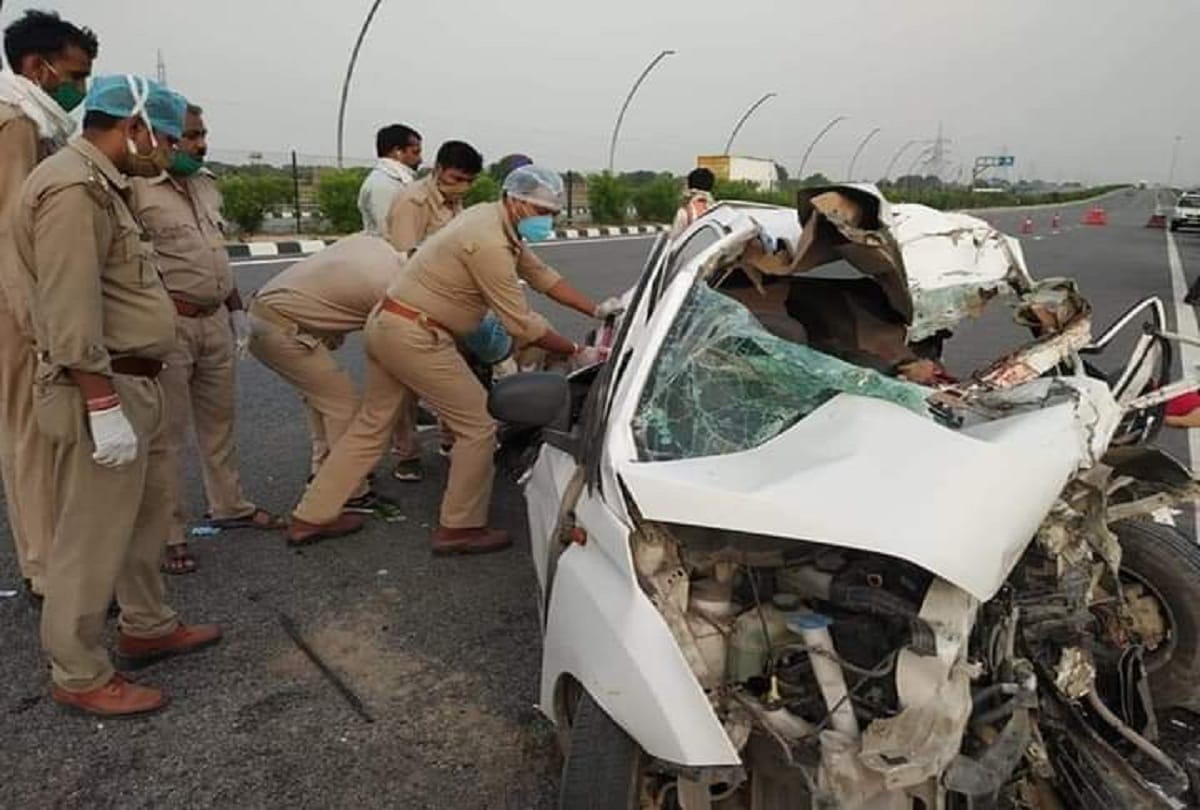 In Road Accident Five people belonging to the same family of Prayagraj died