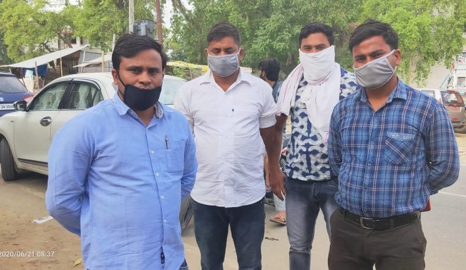 lucknow coching teacher report to ssp in etawah