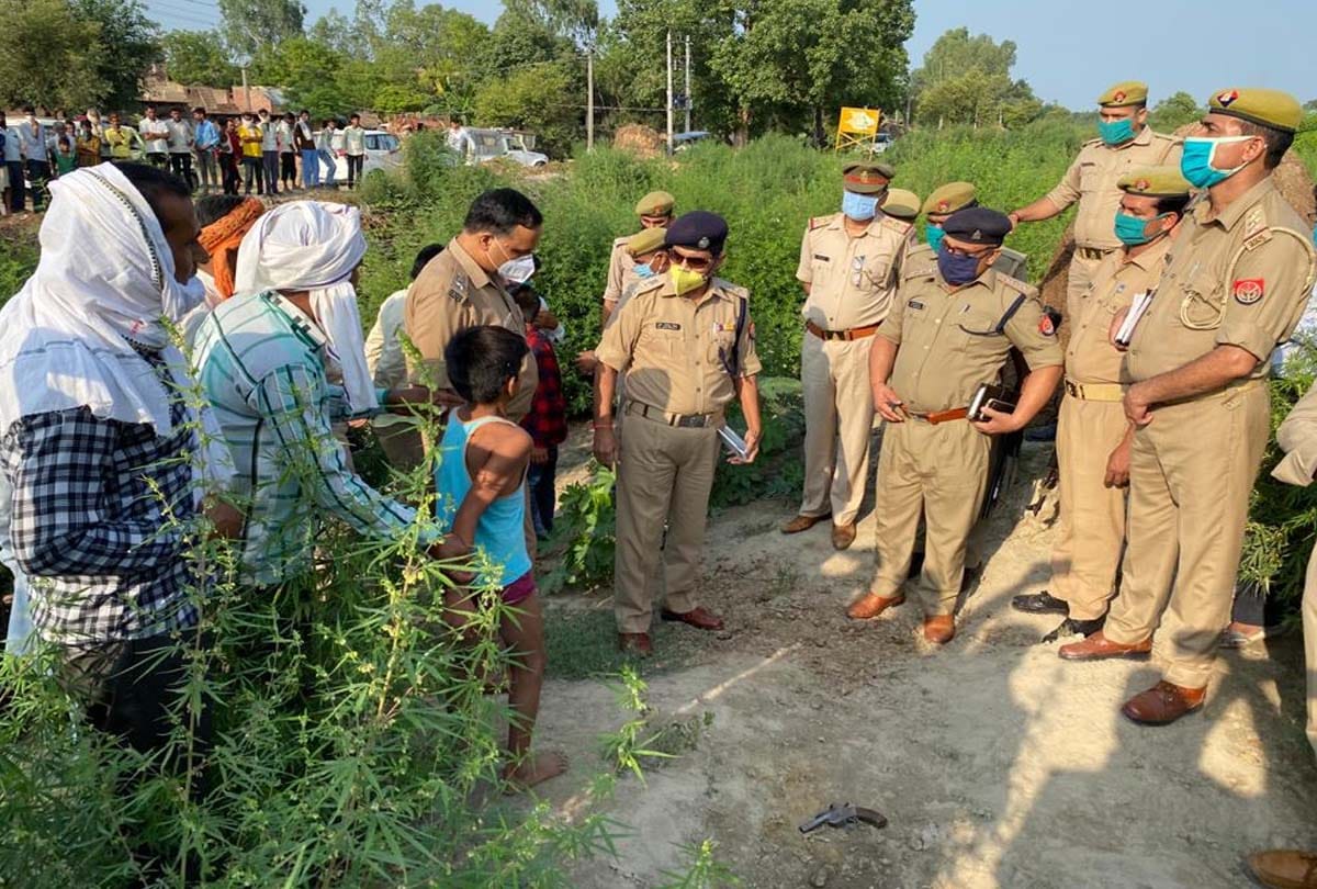 Shot the woman and shot herself in farrukhabad