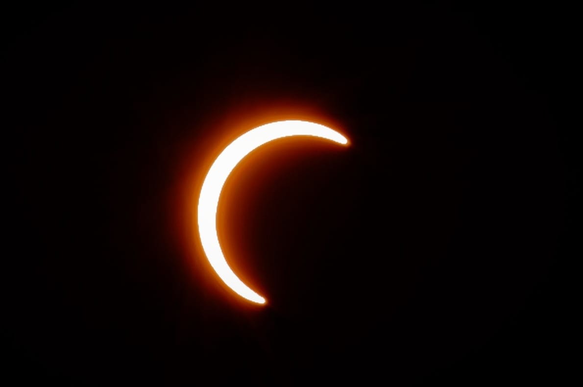 Darkness occurred during the day, rare pictures of the sun were captured