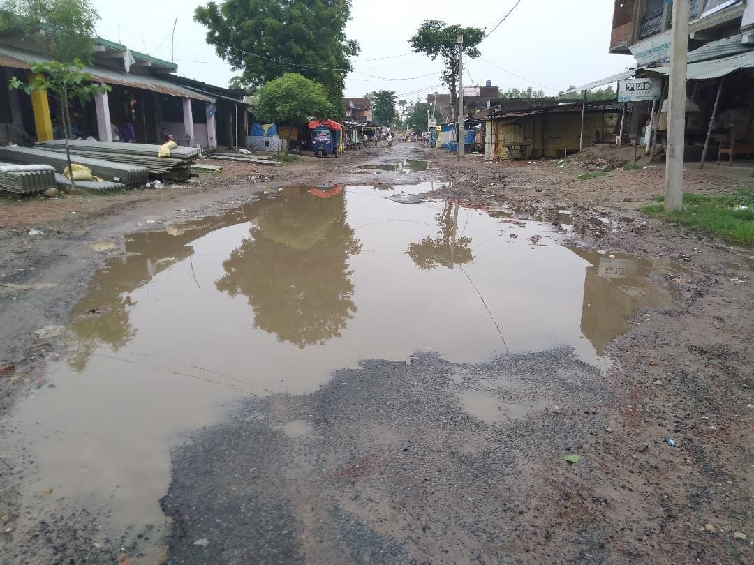 barish me sadko ki halat kharab
