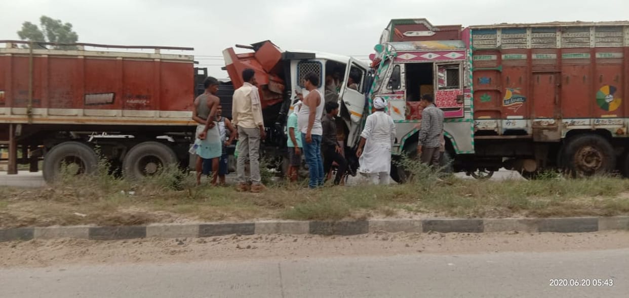 cheking ke dauraan trakon kee bhidant, chhah ghante laga jaam