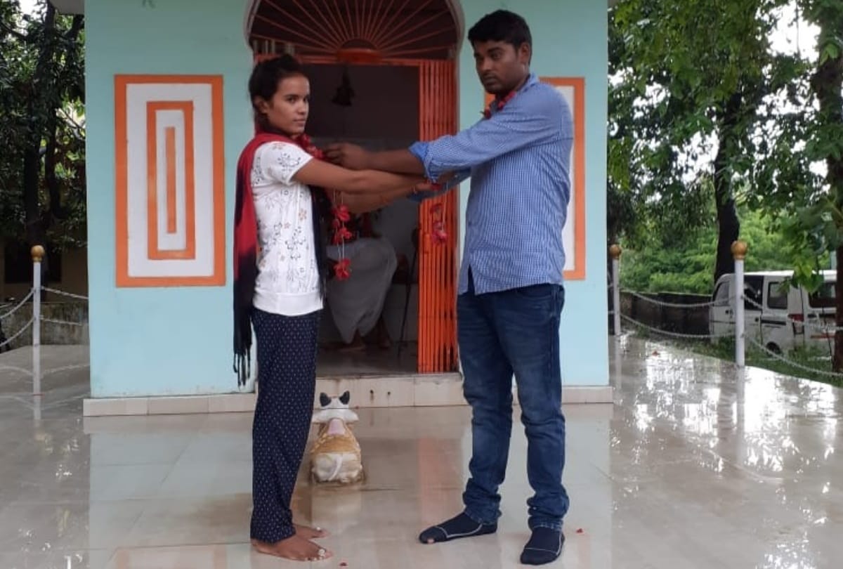 Couple married in Temple with presence of Police in Gorakhpur