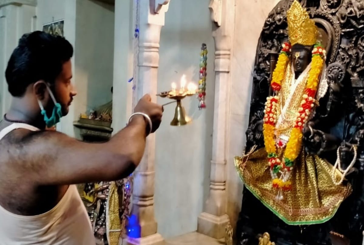 temples doors open after solar eclipse 2020 over in Gorakhpur