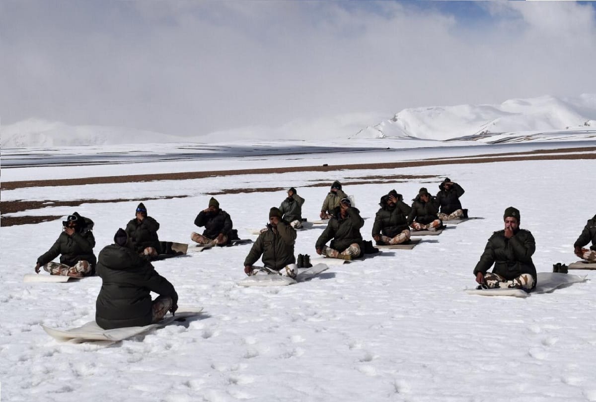 international yoga day 2020, images of army troops celebrating yoga day in ladakh and jammu
